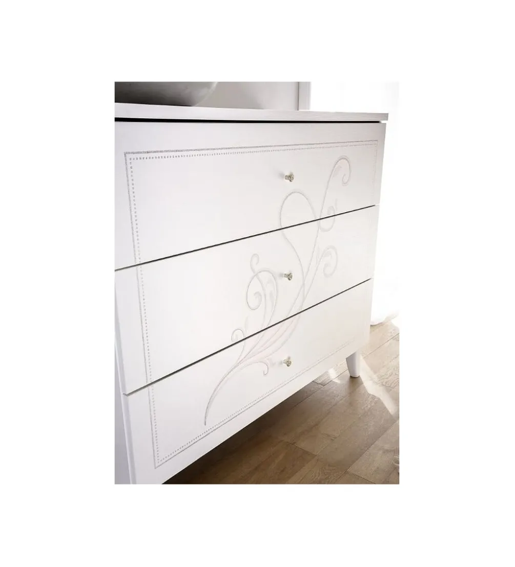 Komoda NIVEA 104 cm biała z ozdobnym nadrukiem