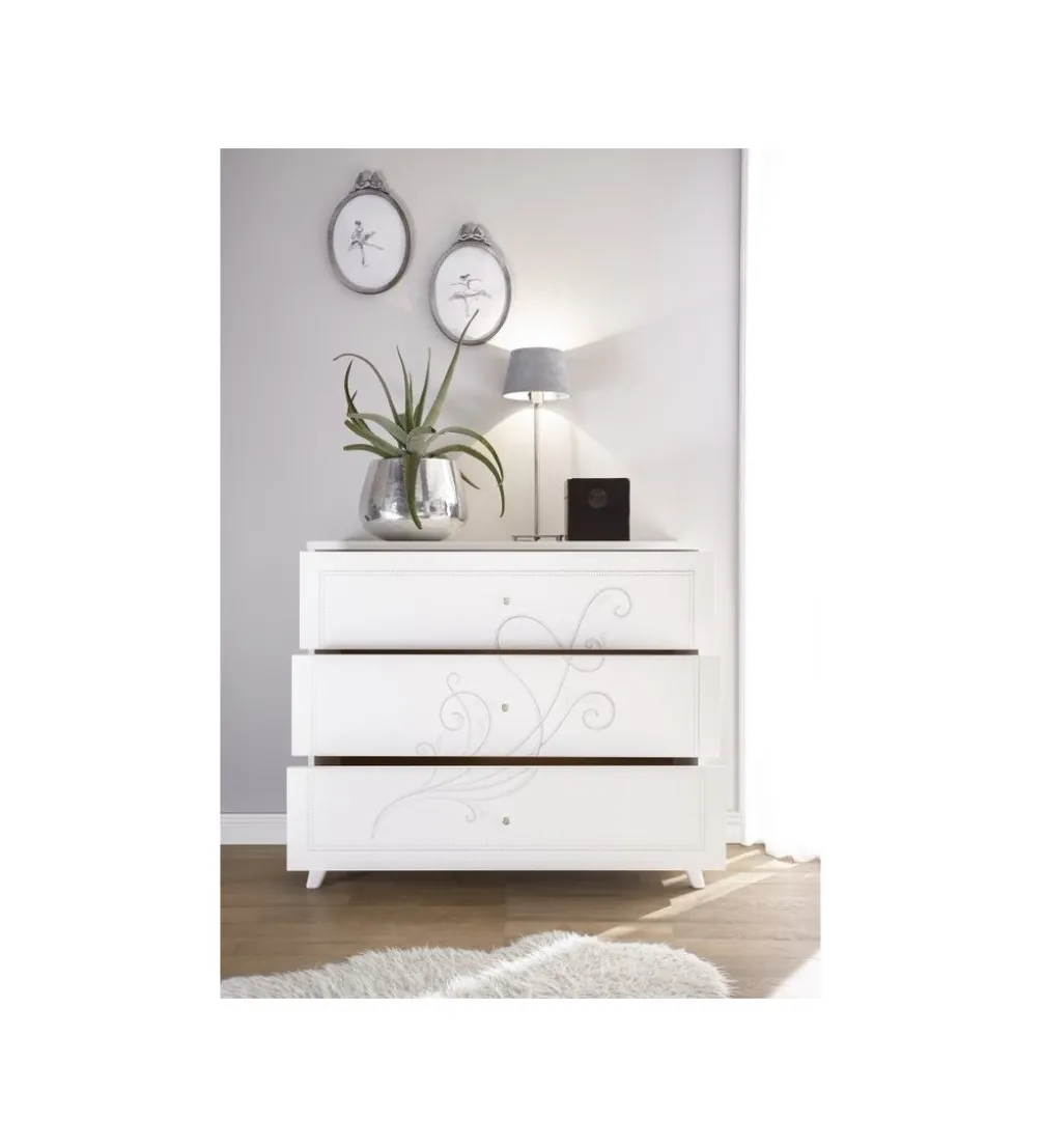 Komoda NIVEA 104 cm biała z ozdobnym nadrukiem