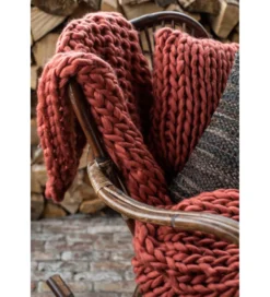 Poduszka Knitted  40 cm w odcieniach czerwonego